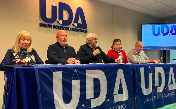 Docentes de la CGT van al paro nacional