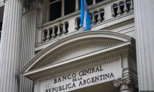 ¡Peligro financiero! El BCRA revive una polémica norma del 2001