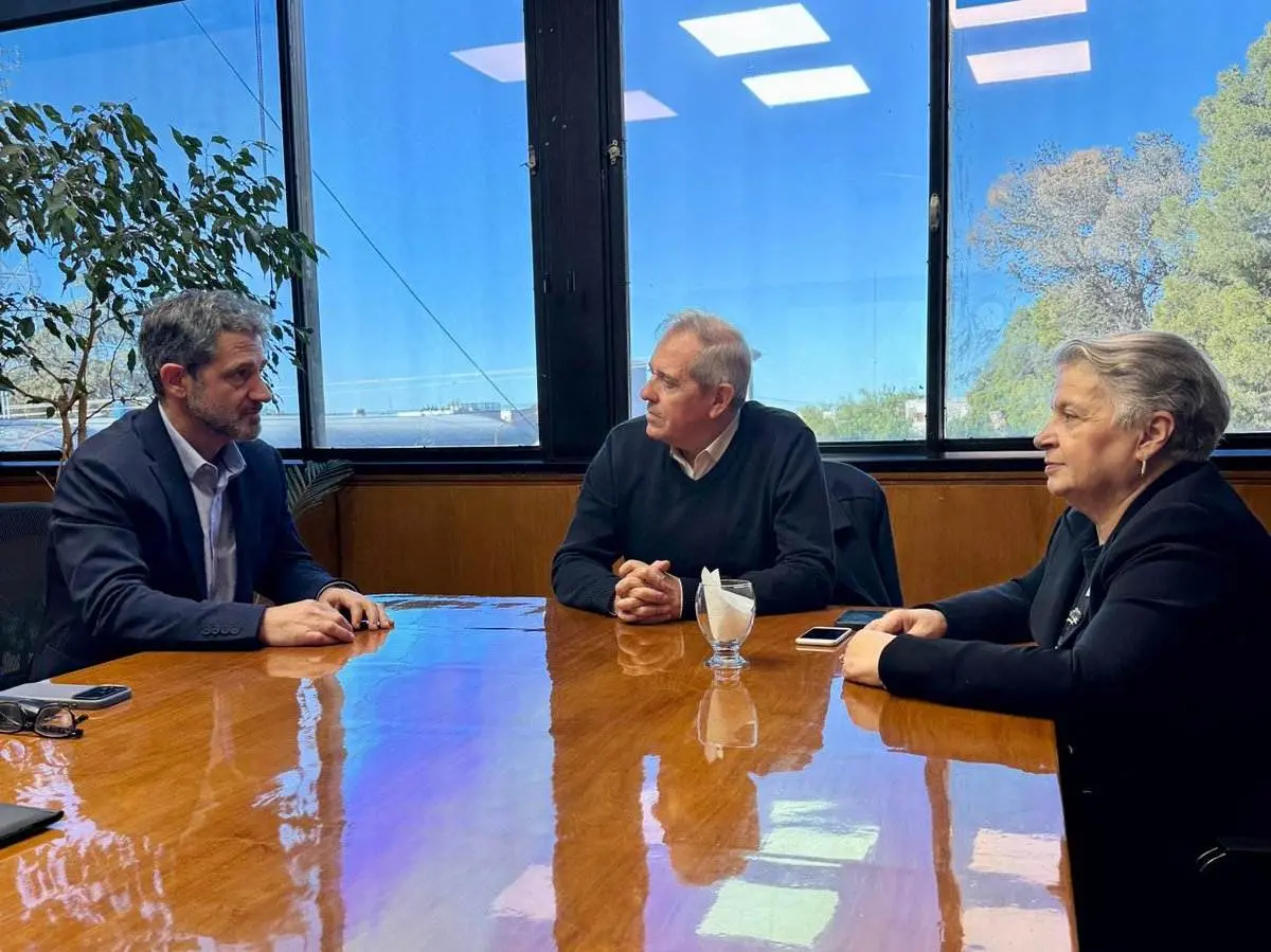 El Banco del Chubut y el Ministerio de Educación firmaron un convenio para capacitar docentes