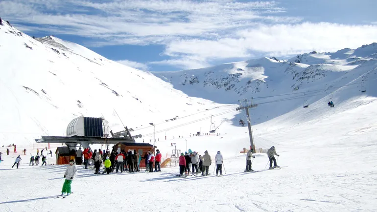 Chubut une la costa y la cordillera en un plan turístico anticrisis