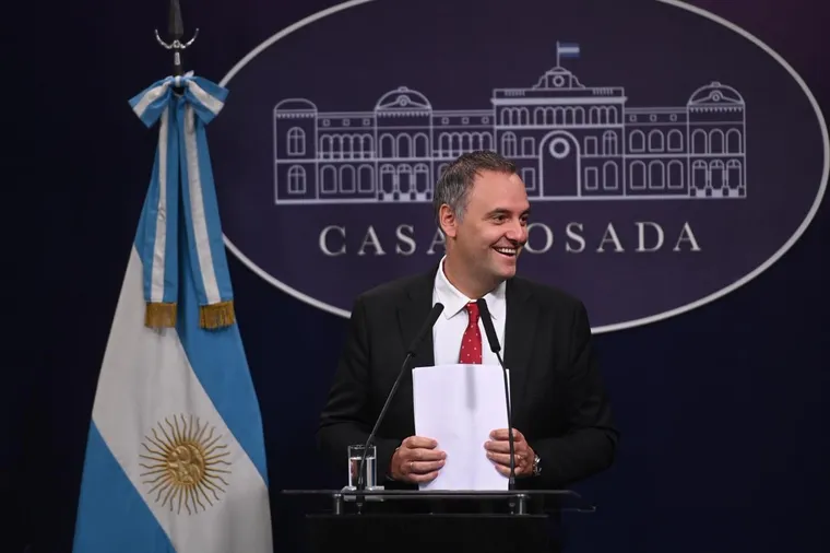 Polémica por el patrimonio de Manuel Adorni: «Ahorramos en negro, como casi todos los argentinos»