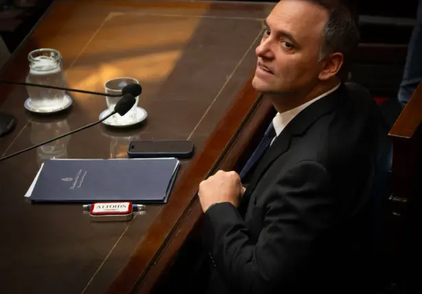 Gabinete a las declaraciones de Adorni: “Está judicialmente protegido”