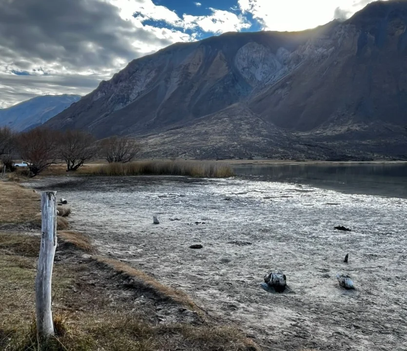 La sequía en Esquel persiste: La laguna Willimanco sigue bajo niveles críticos