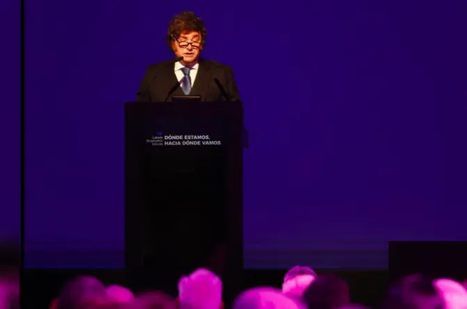 Milei desata polémica: “seguilos 10 mandamientos” y ley divina