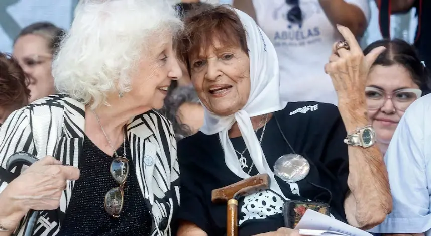 «Me duele en el alma»: el dolor de Estela de Carlotto tras la muerte de su compañera de lucha Taty Almeida