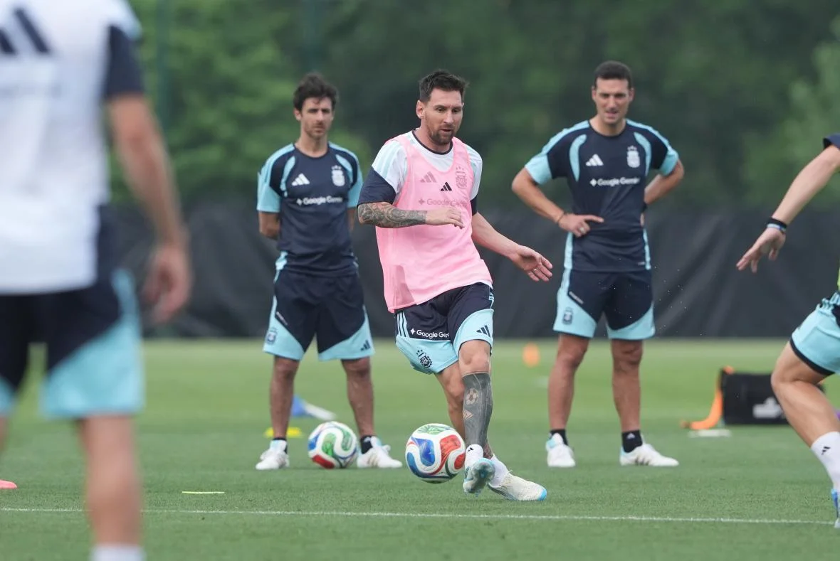 Con Messi a la cabeza, Scaloni define el once de Argentina para el último ensayo previo al Mundial