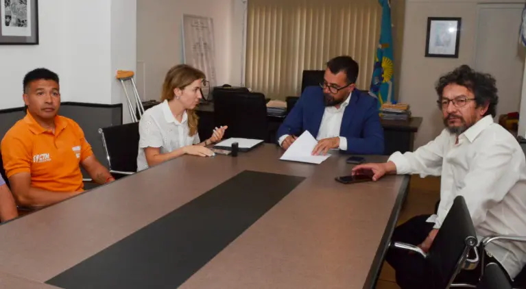 Paritarias en Esquel: municipales reabren sueldos por inflación