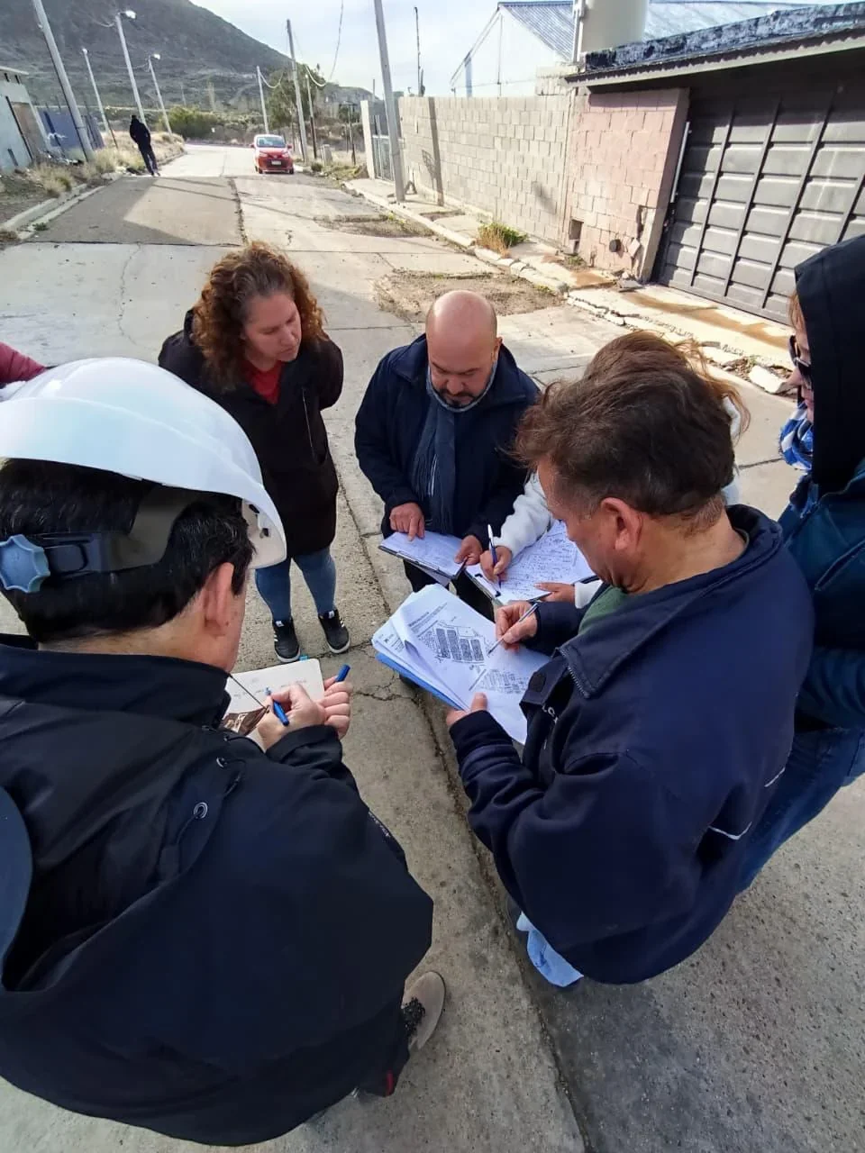 Equipo municipal e ingeniero realizan peritajes estructurales en viviendas de los barrios Los Tilos y Marquesado.