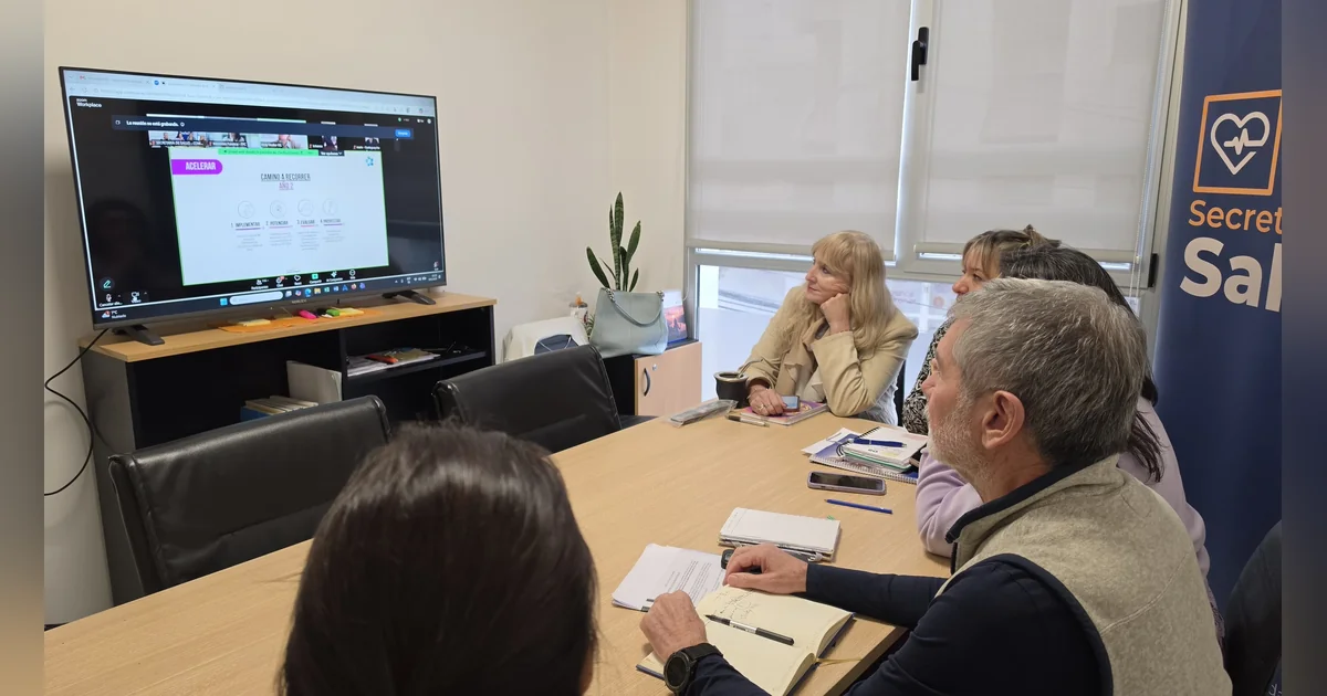 Comodoro Rivadavia: Municipio se suma a red de primera infancia Personal de salud de Comodoro Rivadavia en una reunión virtual sobre el Programa Ciudades de la Primera Infancia.