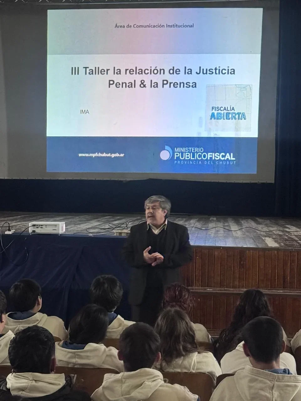 Fiscal Jefe Cristian Olazabal brinda una charla a alumnos del Instituto María Auxiliadora sobre Justicia Penal y Prensa.
