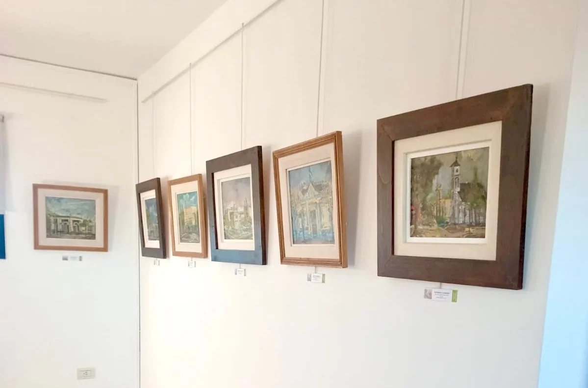 Serie de cuadros de Ariel Testino expuestos en la Sala Hilda Fredes del Centro Cultural por la Memoria de Rawson.