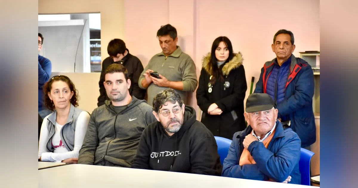 Trelew: Barrio La Laguna conformó comisión provisoria y mesa de trabajo Vecinos del barrio La Laguna reunidos en el Centro Astronómico de Trelew junto a autoridades municipales.