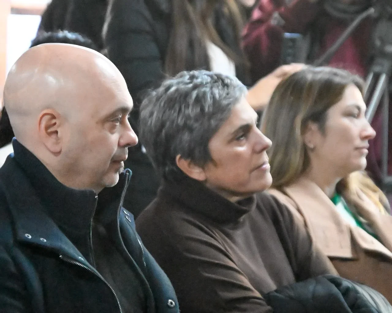 El intendente Gerardo Merino y asistentes durante la presentación del Pasaporte Turístico en Trelew.