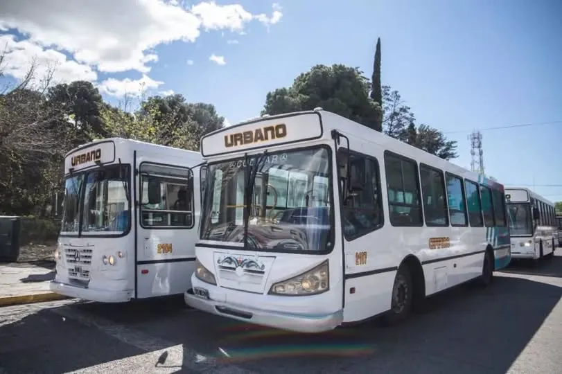 Conflicto laboral: Paro de choferes del transporte urbano en Rawson por falta de pago de salarios