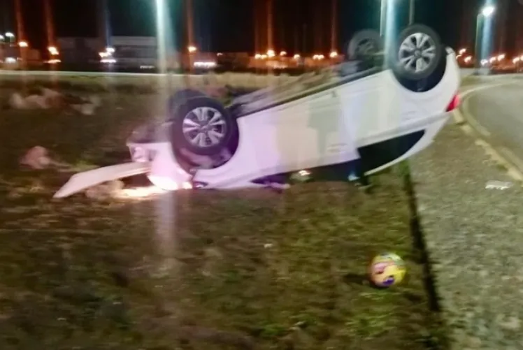 Manejaba ebria, perdió el control y volcó en el acceso a Playa Unión: el auto fue secuestrado