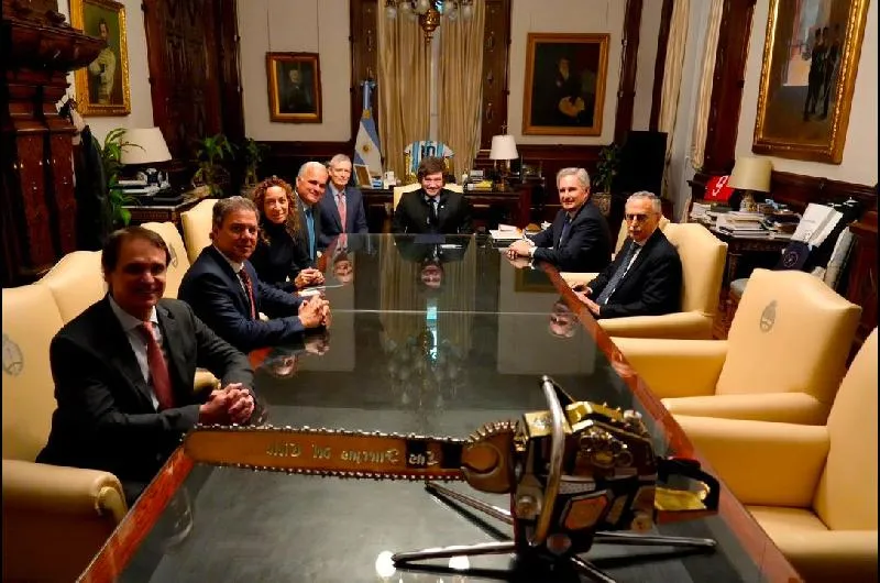 Javier Milei recibió a directivos de Bayer y define cambios en el Banco Central