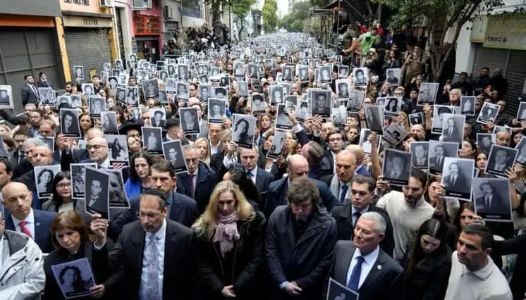 Con la presencia de Javier Milei, se realizó el acto por los 32 años del atentado a la AMIA