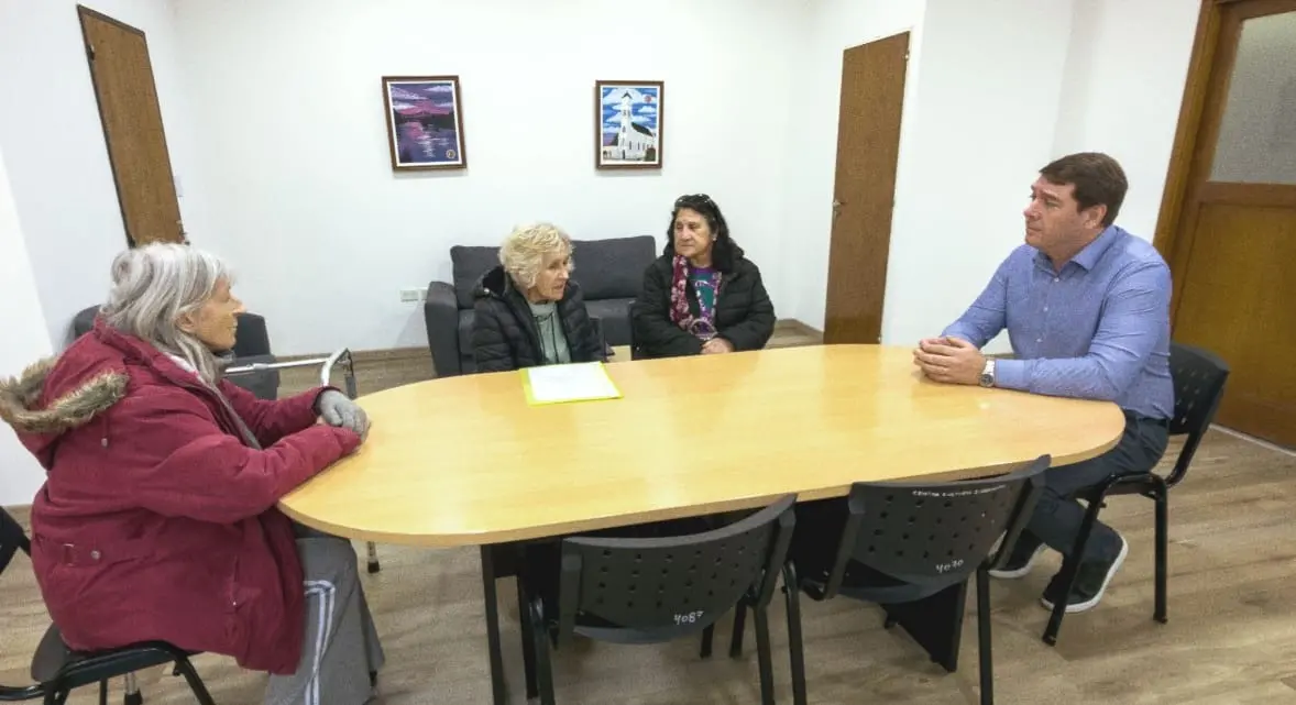 Damián Biss recibió a la Asociación Española de Rawson para avanzar en proyectos de mejora