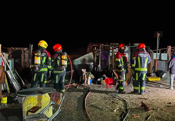 Brutal incendio devoró una casa en Rawson