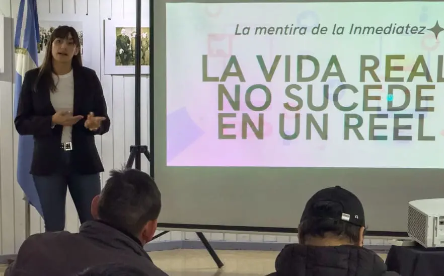 Rawson: Amplia concurrencia en la charla motivacional y deportiva ‘más allá de la barra, los sueños no tienen edad’