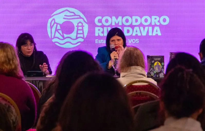 Con figuras nacionales y una amplia agenda, inició la 13° Feria del Libro en Comodoro