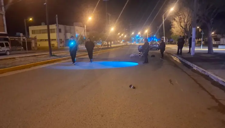 Cobarde fuga en Madryn: Un hombre de 82 años pelea por su vida tras ser embestido