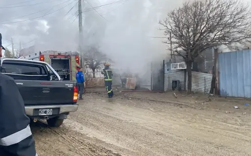 Siniestro domiciliario: Una estufa eléctrica provocó un incendio en una vivienda en el barrio San Cayetano de Comodoro