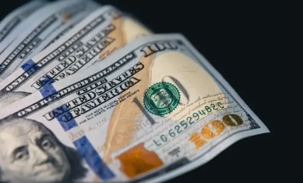 Dólar hoy: tras los anuncios de Caputo, el oficial y el blue alcanzan nuevos máximos en lo que va de 2026