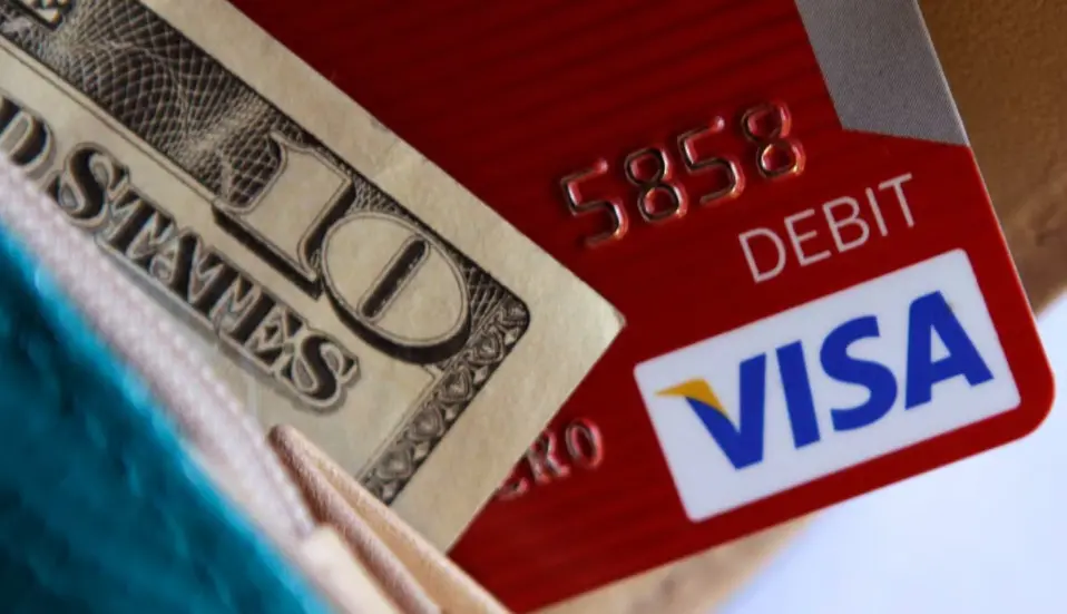 Dólar oficial y dólar tarjeta: a cuánto cotizan banco por banco este lunes 27 de julio