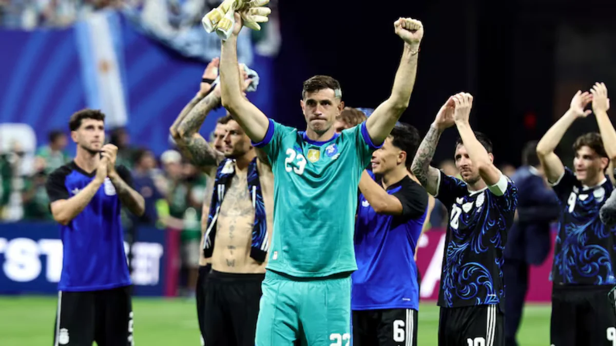 El «Dibu» Martínez tras la victoria ante Inglaterra: «Jugamos con el cuchillo entre los dientes»