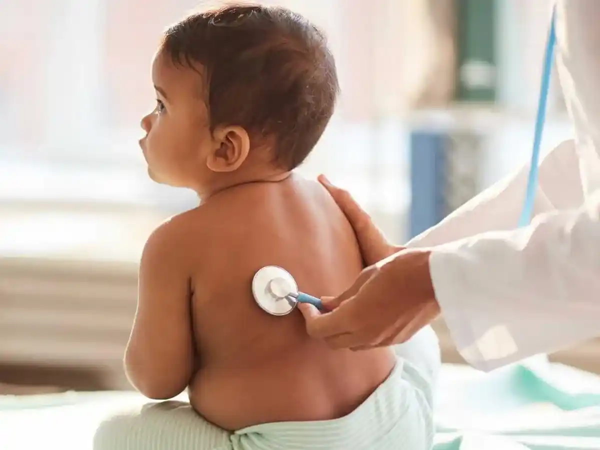 Alerta por virus respiratorios: se notificaron más de 77.000 casos de neumonía y 56.000 de bronquiolitis en el país