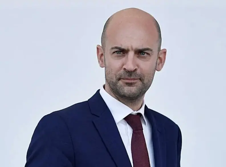 Incidente diplomático: Francia acusa a Irán de intimidar y retener a dos diplomáticos de su embajada en Teherán