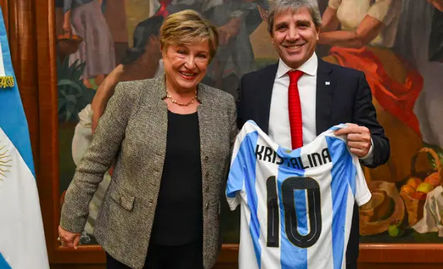 Georgieva respaldó al país en un escenario mixto