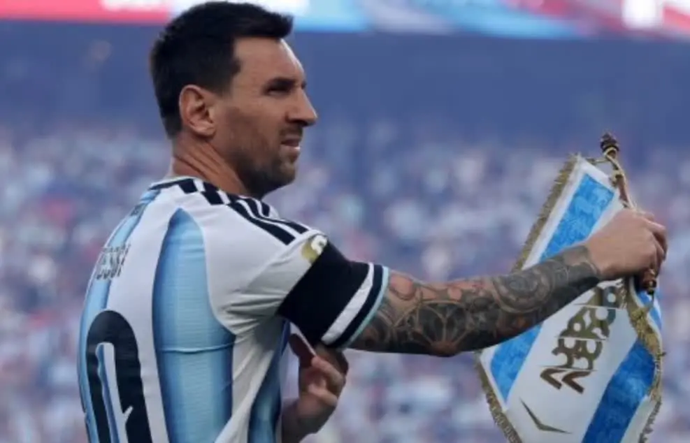 Emotivo homenaje en el Mundial: la Selección argentina lució un brazalete negro por la muerte de Antonio Rattín