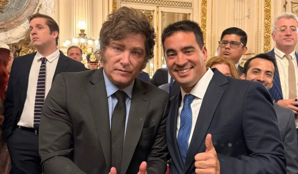 “Lo sacaron de contexto”: Javier Milei respaldó al vocero Adrián Ravier tras la polémica por el precio del dólar