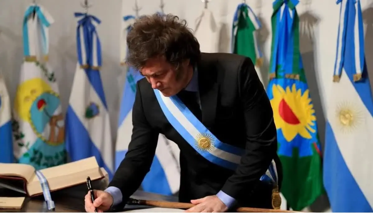 El presidente Javier Milei viajará a Perú y Colombia para asistir a las asunciones presidenciales