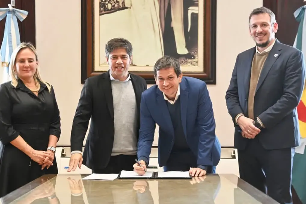 Axel Kicillof otorgó más de $14.000 millones en créditos leasing a municipios bonaerenses para bienes de capital