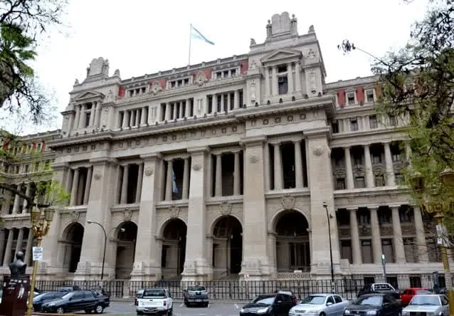 Control migratorio: La Corte Suprema anuló 7 artículos del reglamento de extranjería por considerarlos inconstitucionales