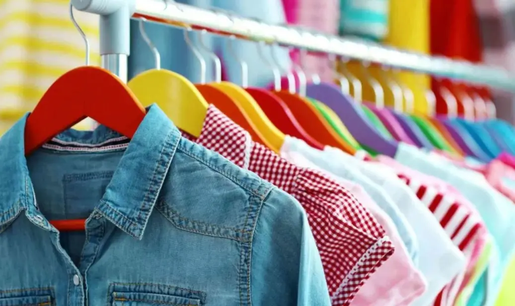 La venta de ropa volvió a caer un 6,9% interanual en el tercer bimestre de 2026