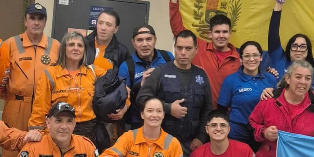 Nuevo grupo de rescatistas y médicos argentinos viaja a Venezuela