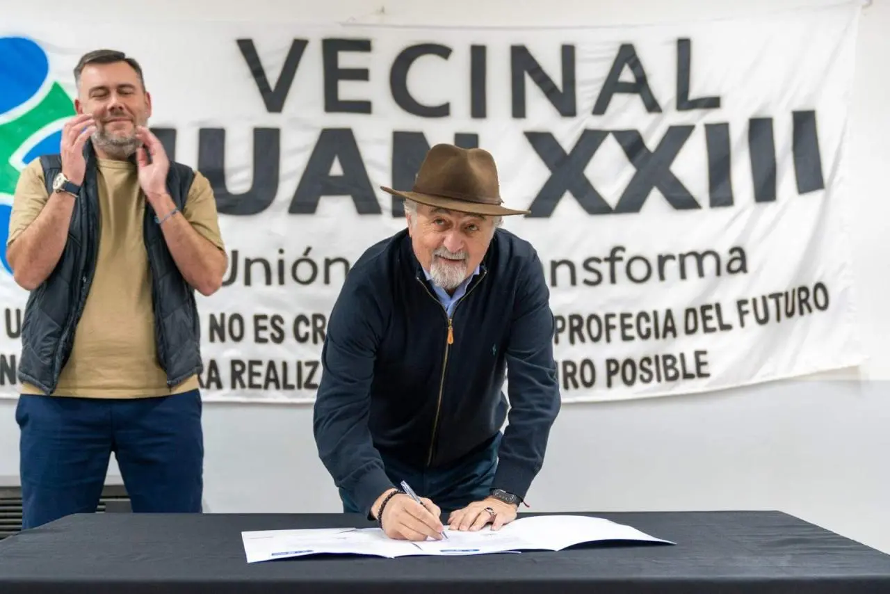 Othar Macharashvili encabezó el 55° aniversario del barrio Juan XXIII de Comodoro y anunció obras
