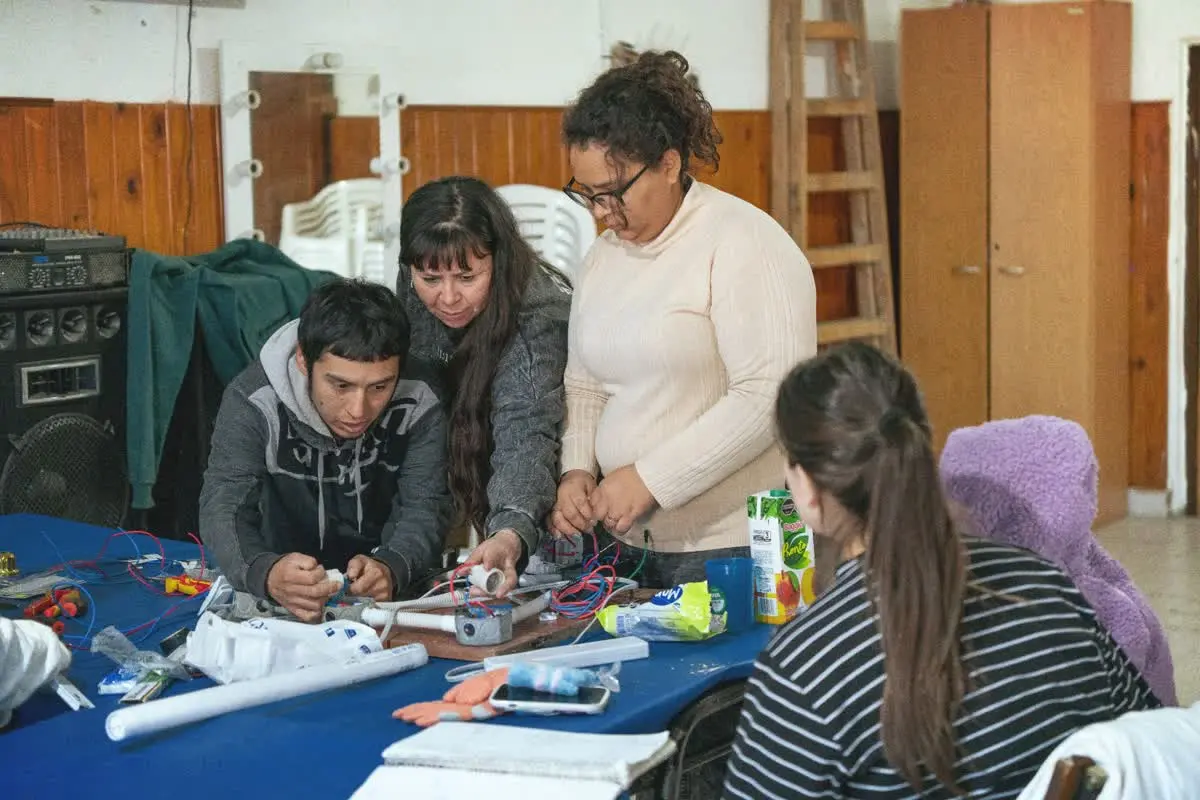 Con una jornada práctica, finalizó el módulo de electricidad del programa “Yo Puedo” en Rawso