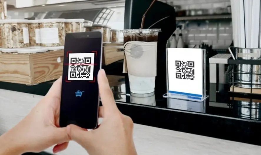 Récord histórico: Cada vez más argentinos pagan con QR y las transferencias interoperables superan un techo clave