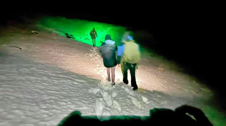 ¿Milagro en la nieve?: Rescataron a una mujer perdida en un cerro de Chubut