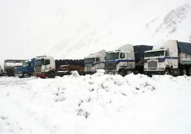 Temporal histórico deja cientos de camiones atrapados en Chubut