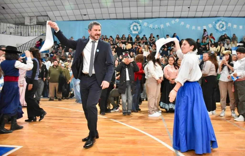 Trelew celebró el Día de la Independencia con un multitudinario Gran Pericón Nacional