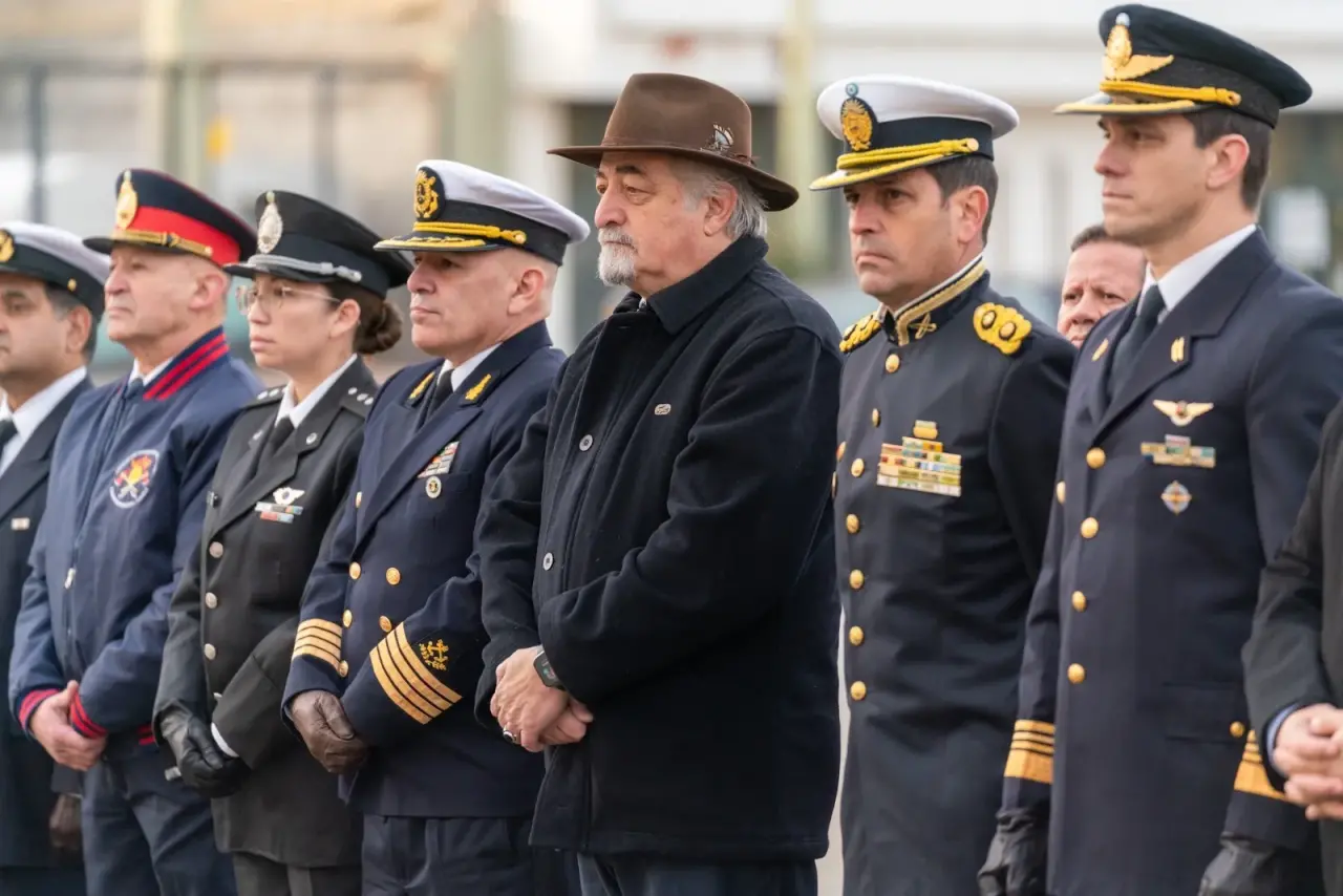 Comodoro: Othar encabezó el acto central por el 210° aniversario de la Independencia en el barrio 9 de Julio