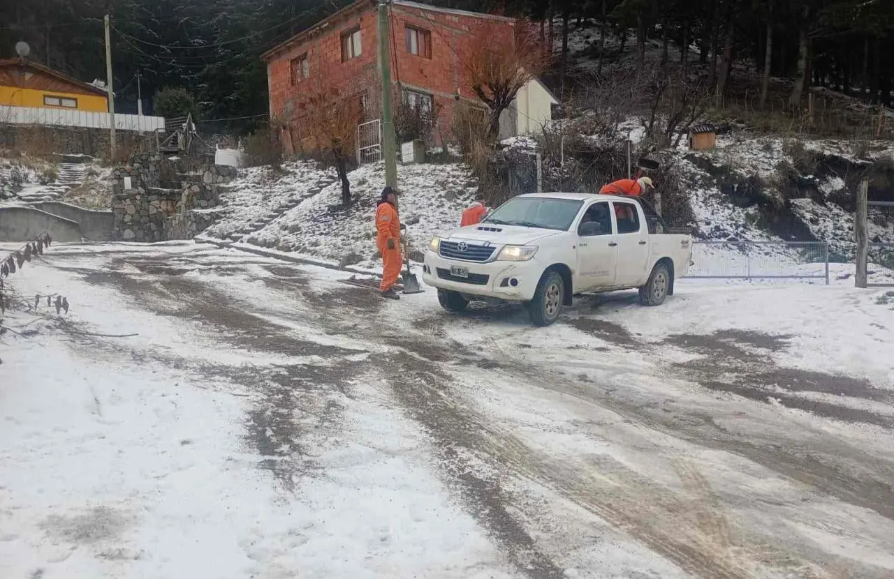 Esquel: El municipio intensificó el Operativo de Invierno en los sectores altos de la ciudad