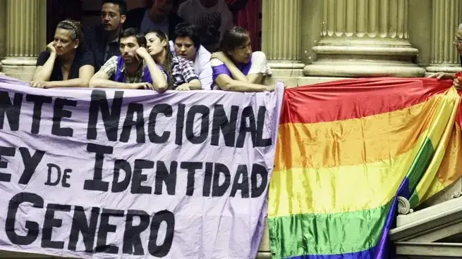Decision judicial: La Cámara frenó el DNU del Gobierno que prohibía tratamientos de identidad de género para menores