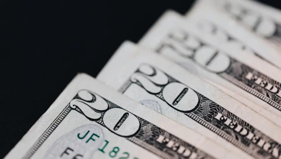 Mercado cambiario: A cuánto cotiza el dólar blue y el oficial este lunes 20 de julio